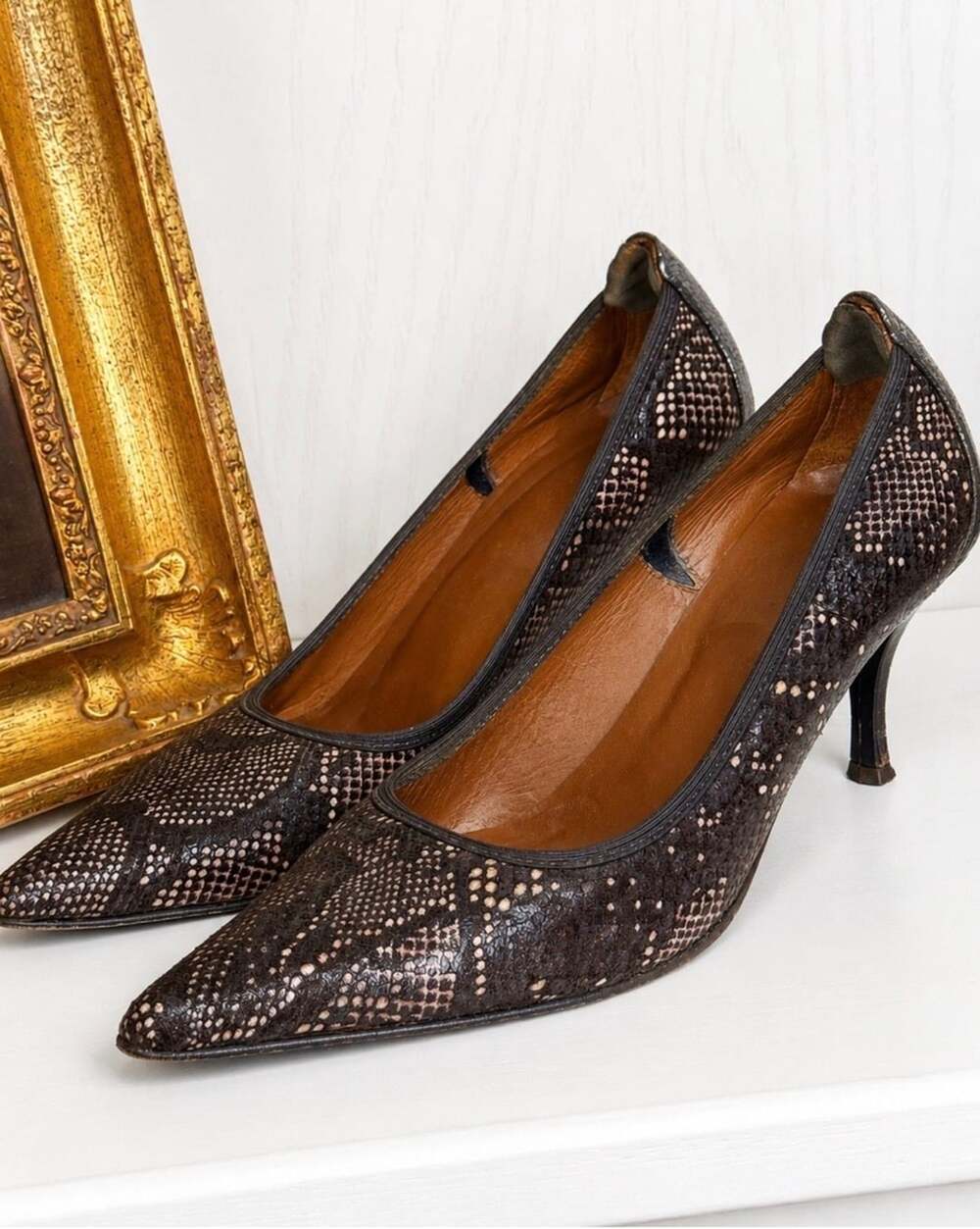 Donald J Pliner Snakeskin Kitten Heel Pumps Size 7M (y)